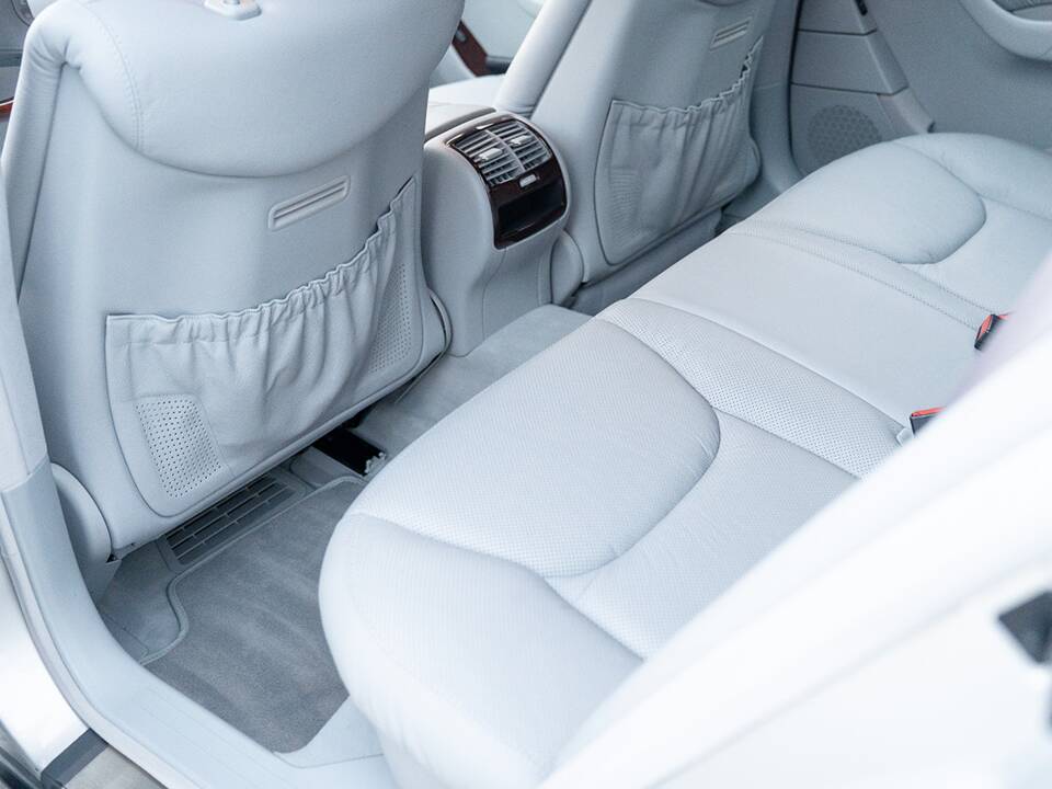 Image 25/45 of Mercedes-Benz S 55 AMG (2000)
