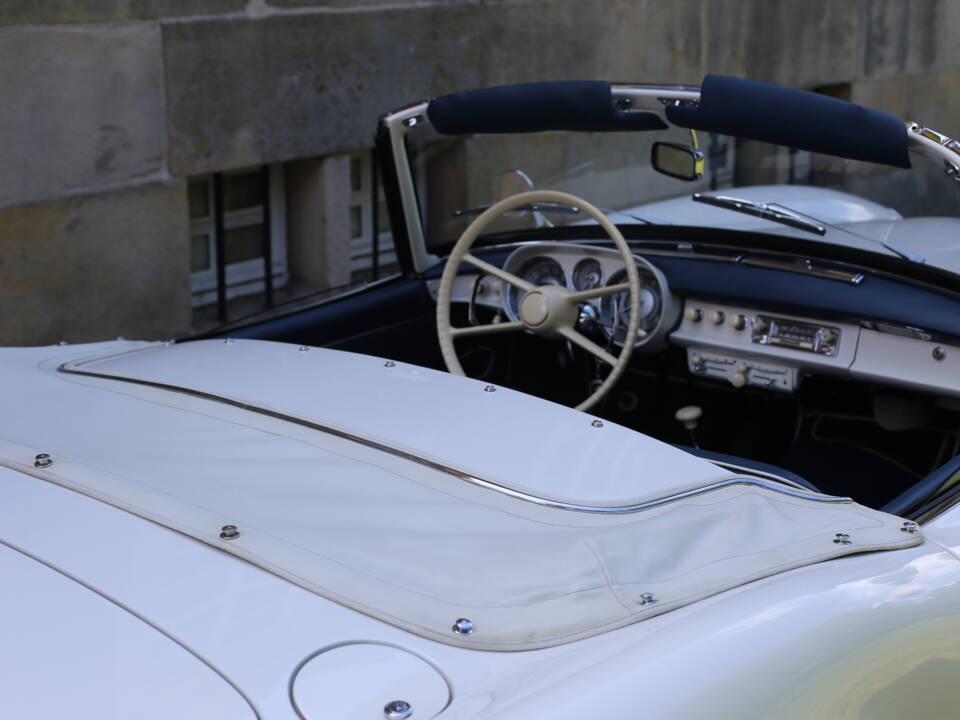 Image 38/51 of BMW 507 (1957)