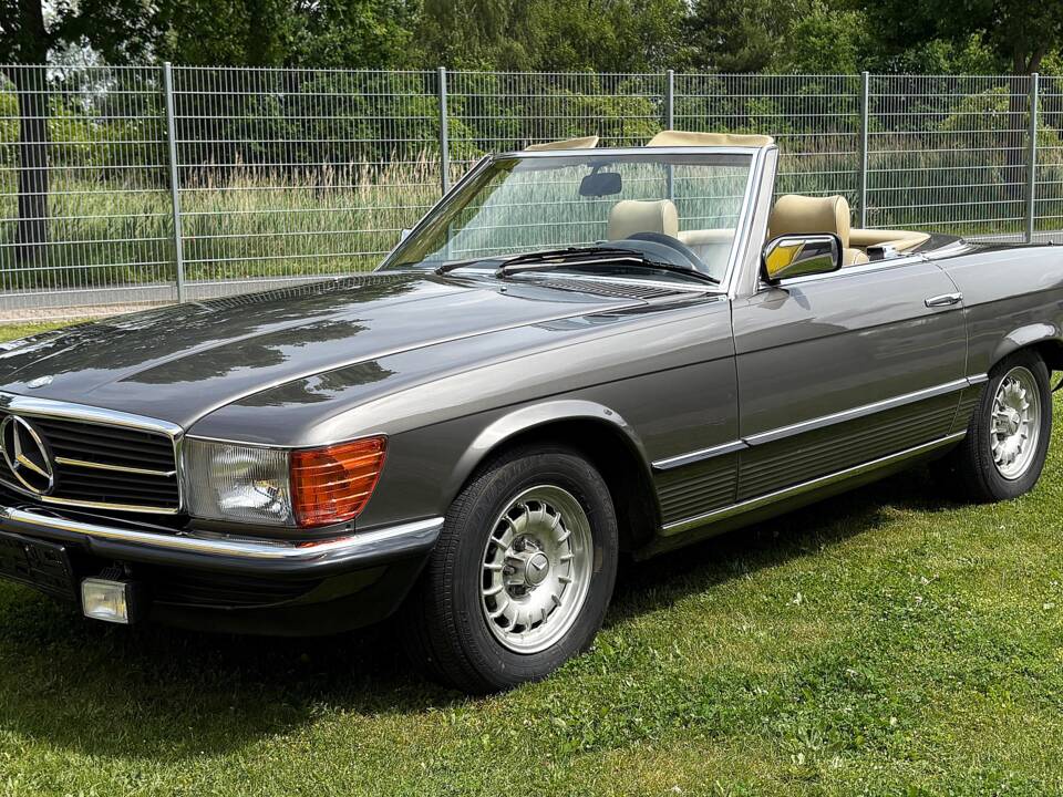 Image 2/24 de Mercedes-Benz 280 SL (1984)