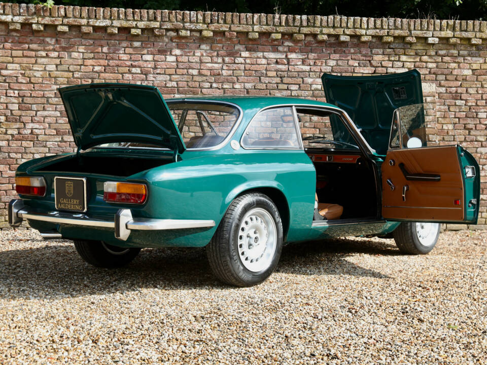 Immagine 19/50 di Alfa Romeo 2000 GTV (1973)
