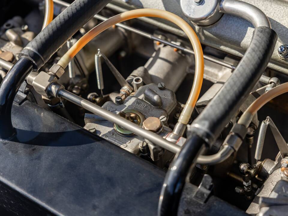 Bild 48/51 von Aston Martin DBS (1971)