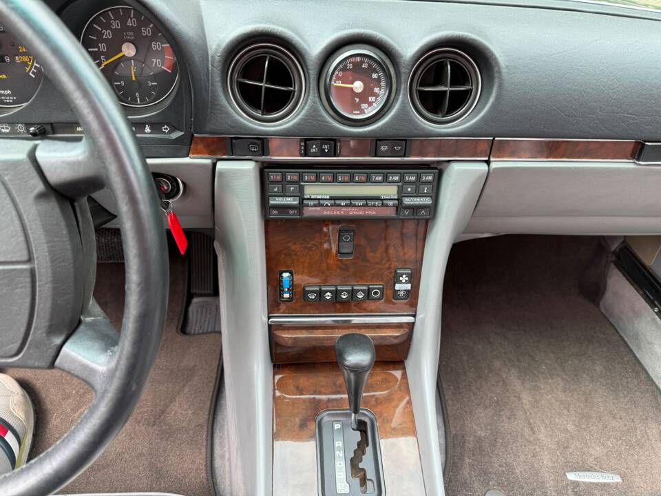 Image 15/30 of Mercedes-Benz 560 SL (1987)