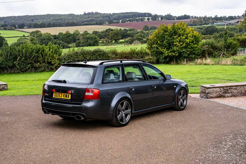 Image 26/50 of Audi RS6 Avant (2003)