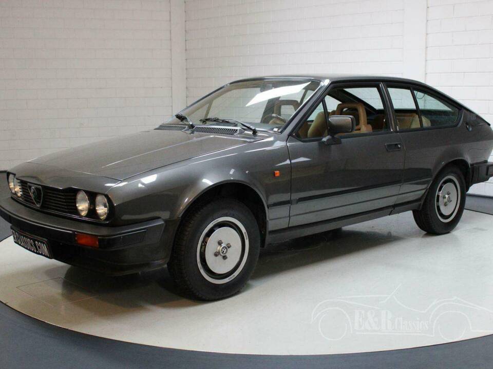 Bild 5/15 von Alfa Romeo GTV 2.0 (1983)