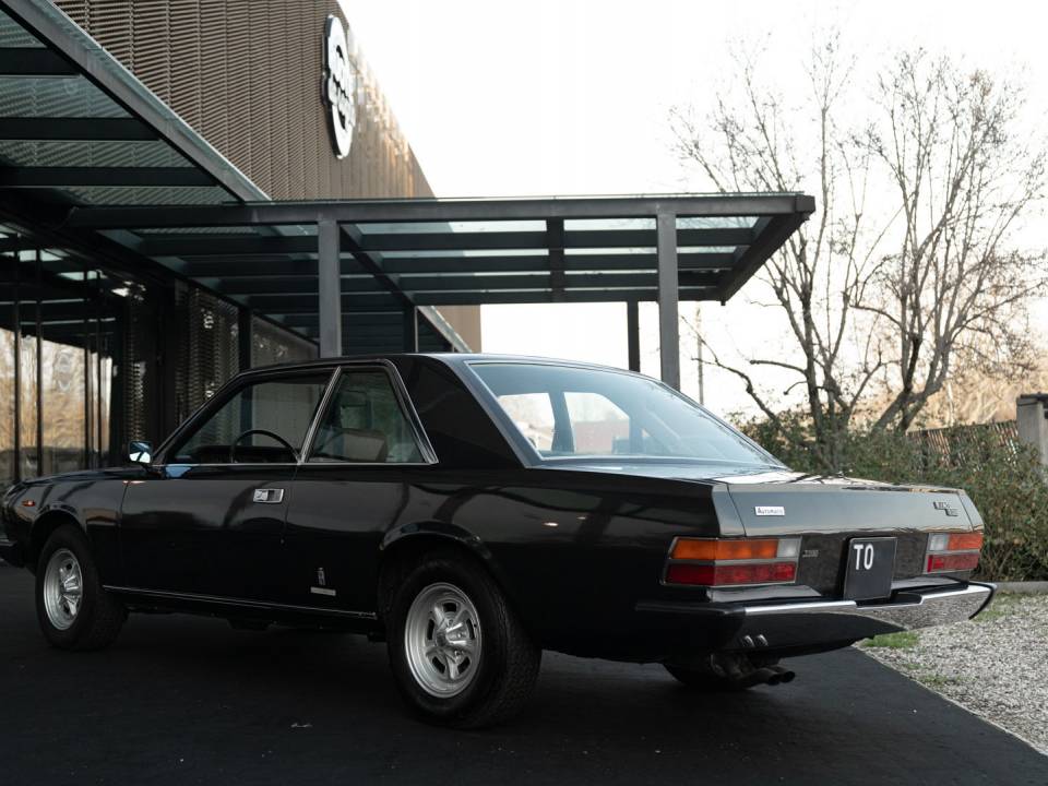 Image 4/37 of FIAT 130 Coupe (1972)