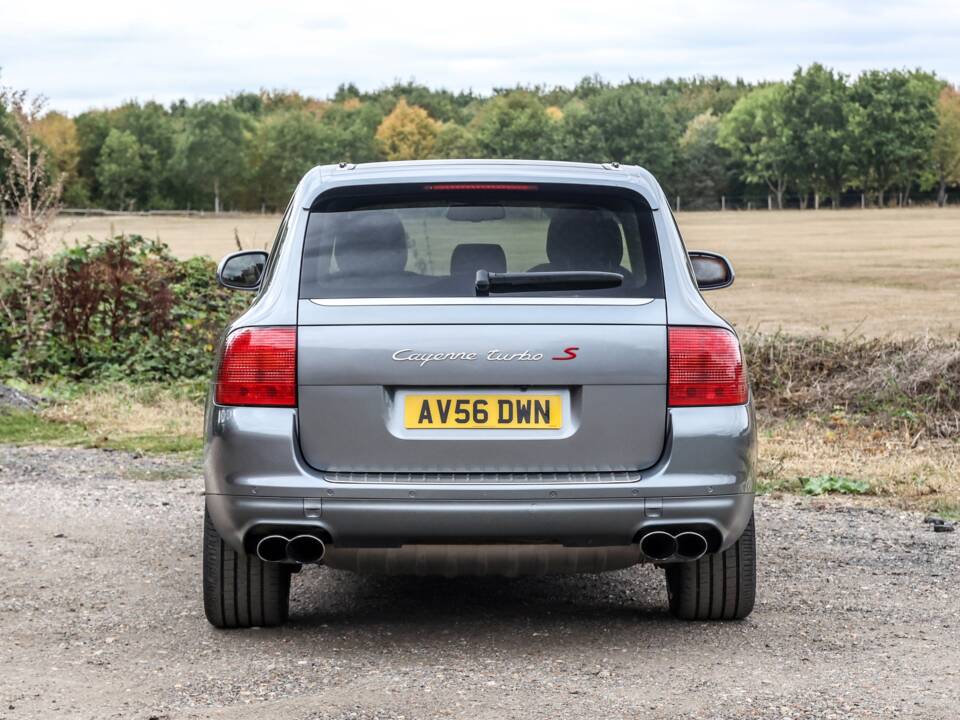 Bild 7/40 von Porsche Cayenne Turbo S (2006)