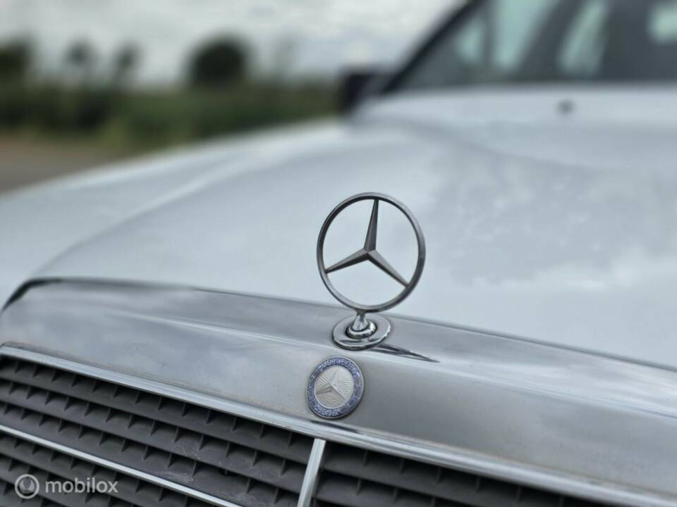 Afbeelding 16/42 van Mercedes-Benz 300 E (1986)