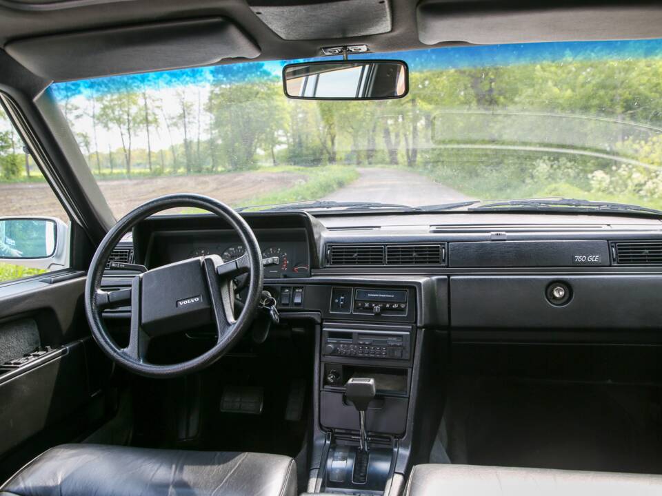 Bild 11/16 von Volvo 760 GLE (1986)