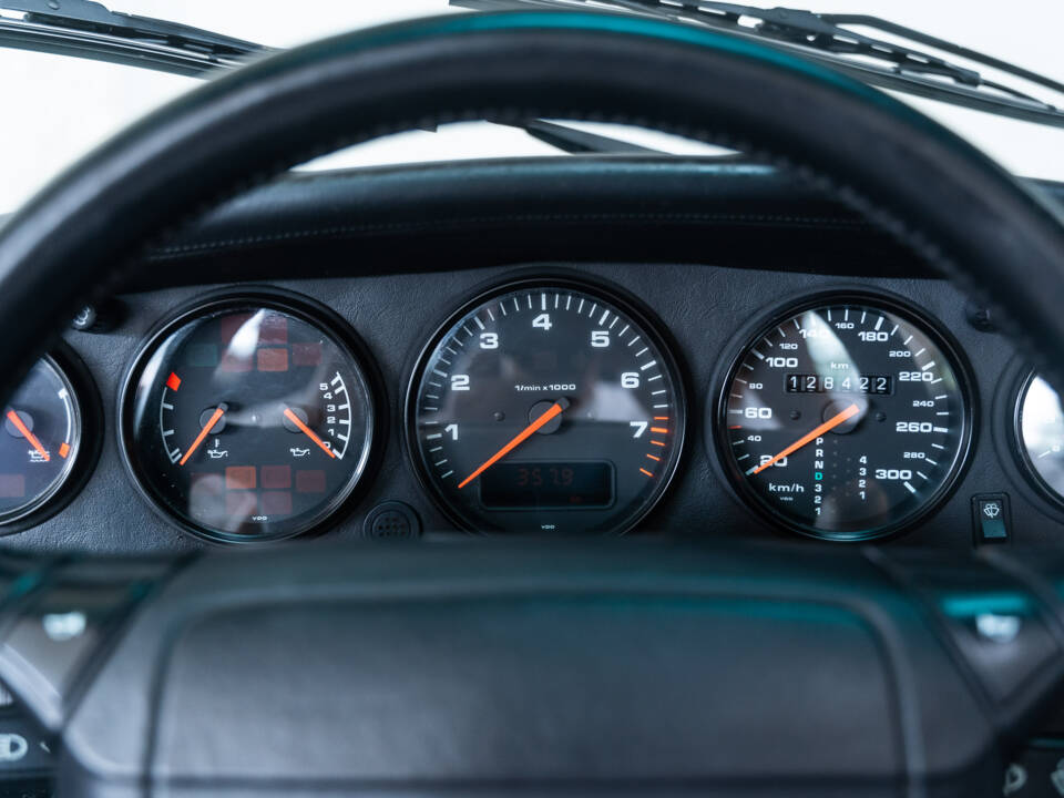 Image 15/45 de Porsche 911 Carrera 2 (1990)