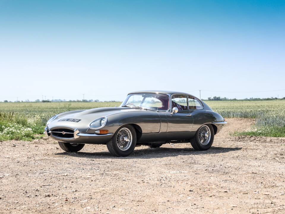 Image 14/44 de Jaguar Type E 4.2 (1964)