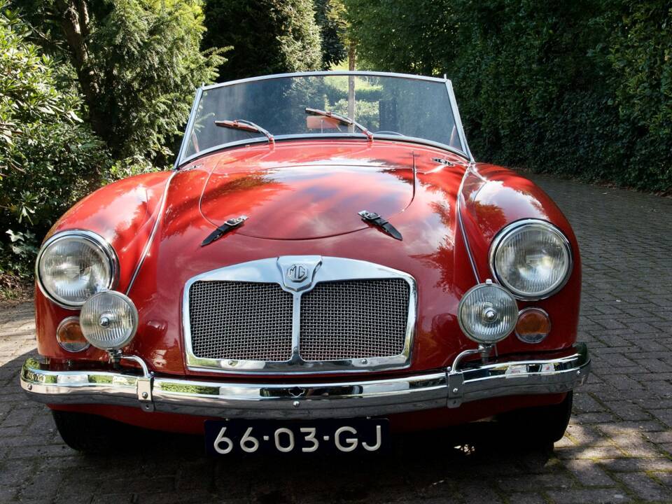 Imagen 6/18 de MG MGA 1600 (1962)