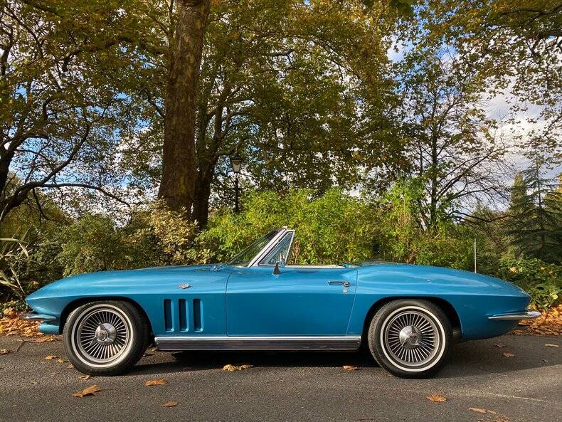 Bild 38/50 von Chevrolet Corvette Sting Ray Convertible (1966)