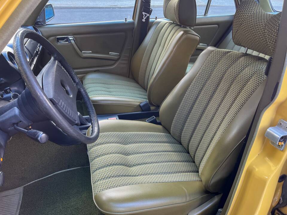 Image 136/139 of Mercedes-Benz 240 D (1978)