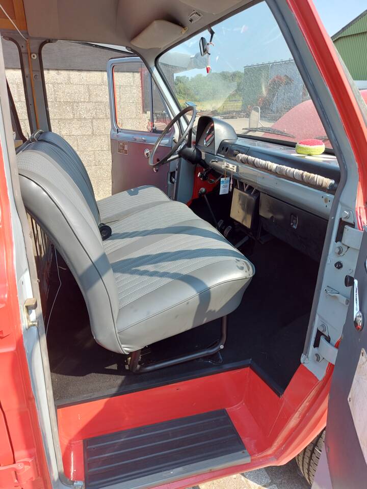 Image 13/26 de Ford Transit (1968)