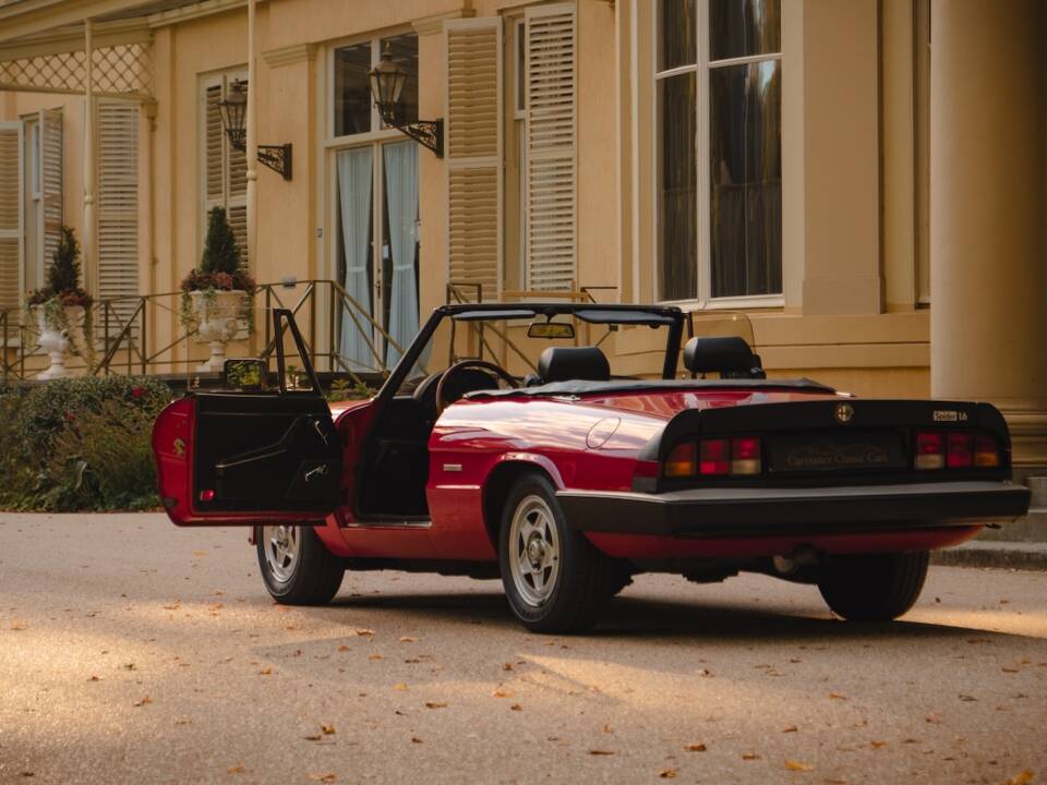 Image 3/32 de Alfa Romeo 1.6 Spider (1989)