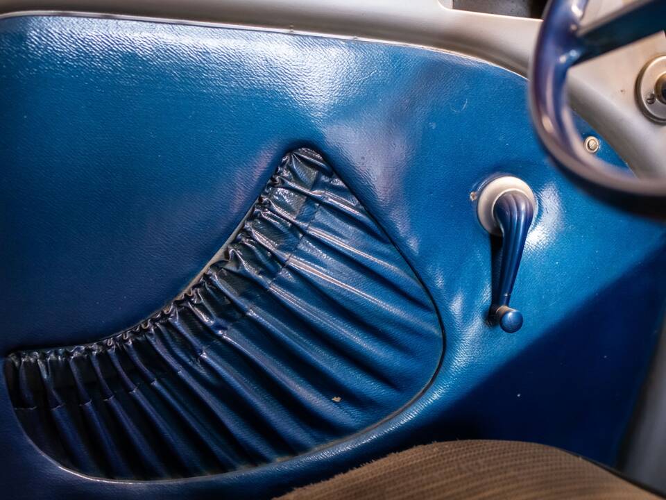 Bild 19/23 von Renault 4 CV (1960)