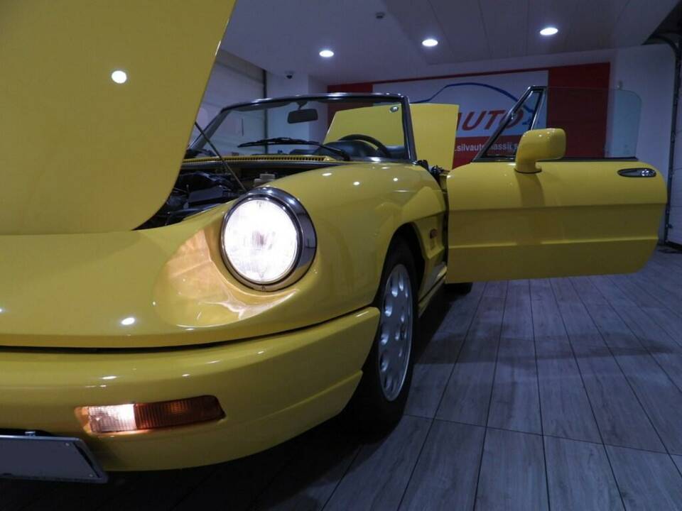 Bild 8/10 von Alfa Romeo 2.0 Spider (1993)