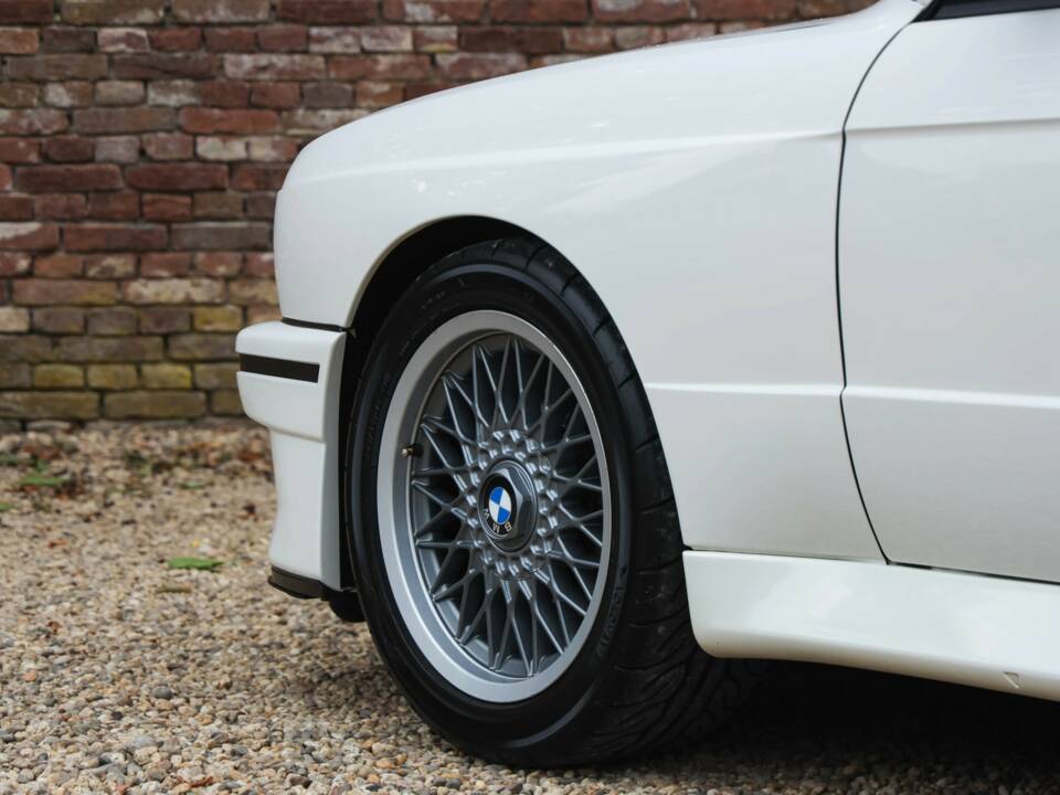 Image 44/50 of BMW M3 (1990)