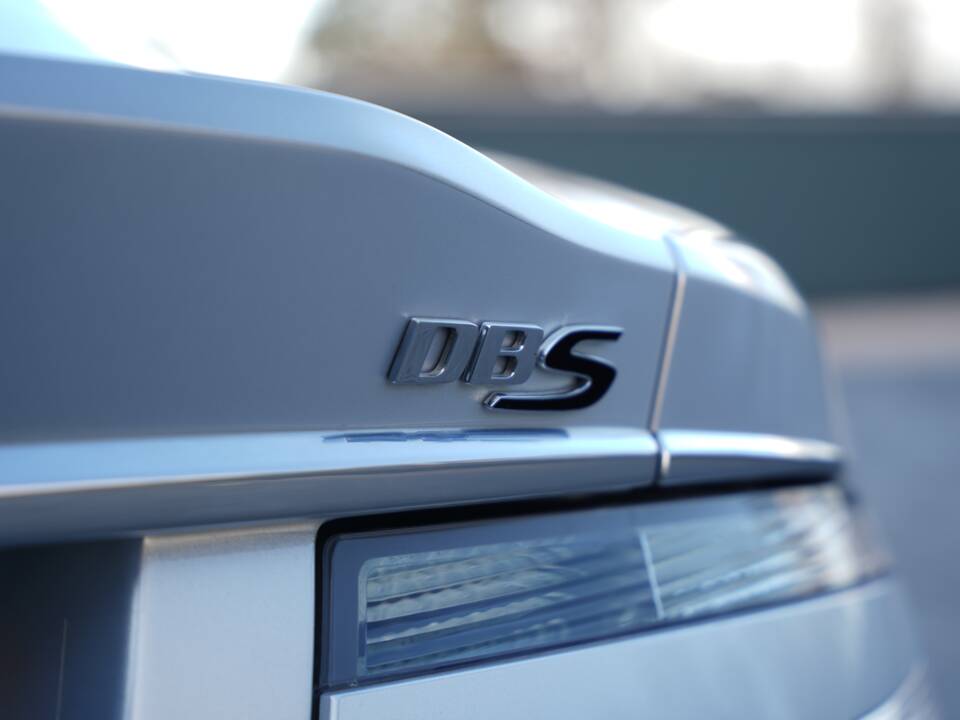 Immagine 42/50 di Aston Martin DBS (2011)