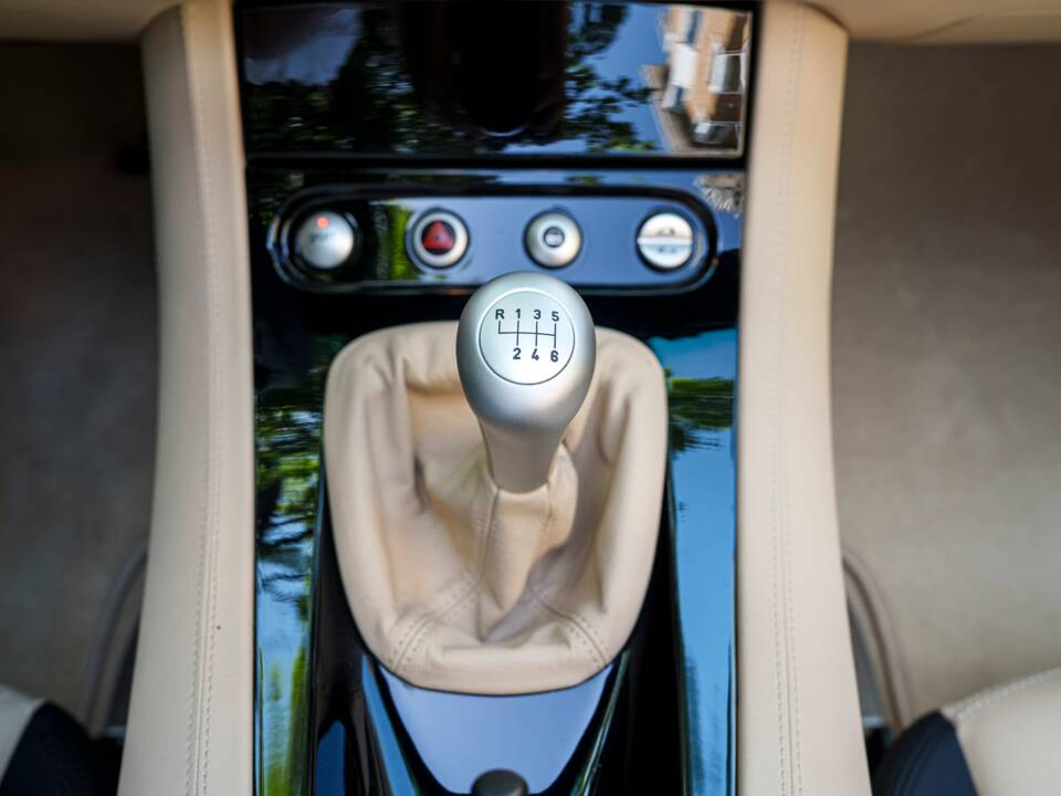 Image 23/30 of BMW Z8 (2003)