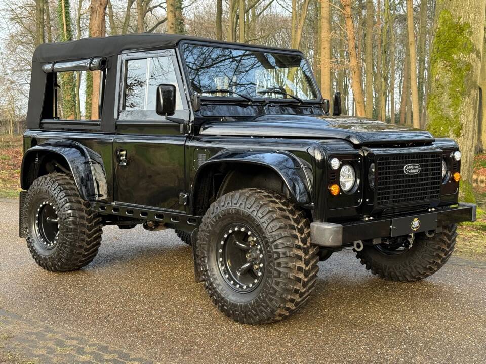 Bild 17/27 von Land Rover Defender 90 Td5 (1999)