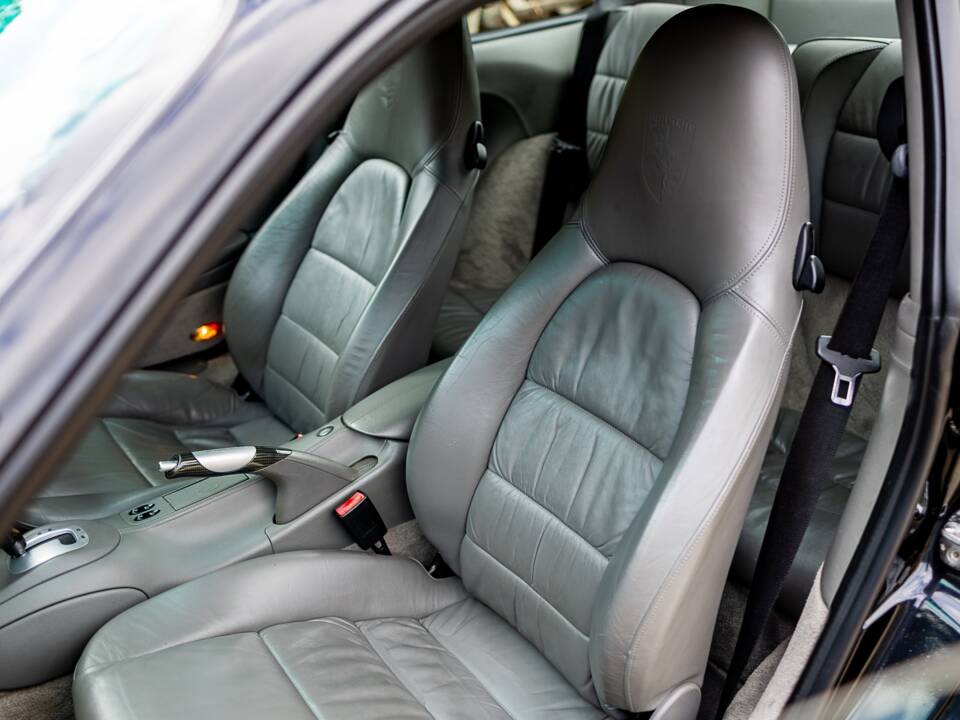 Image 32/50 of Porsche 911 Carrera 4S (2002)