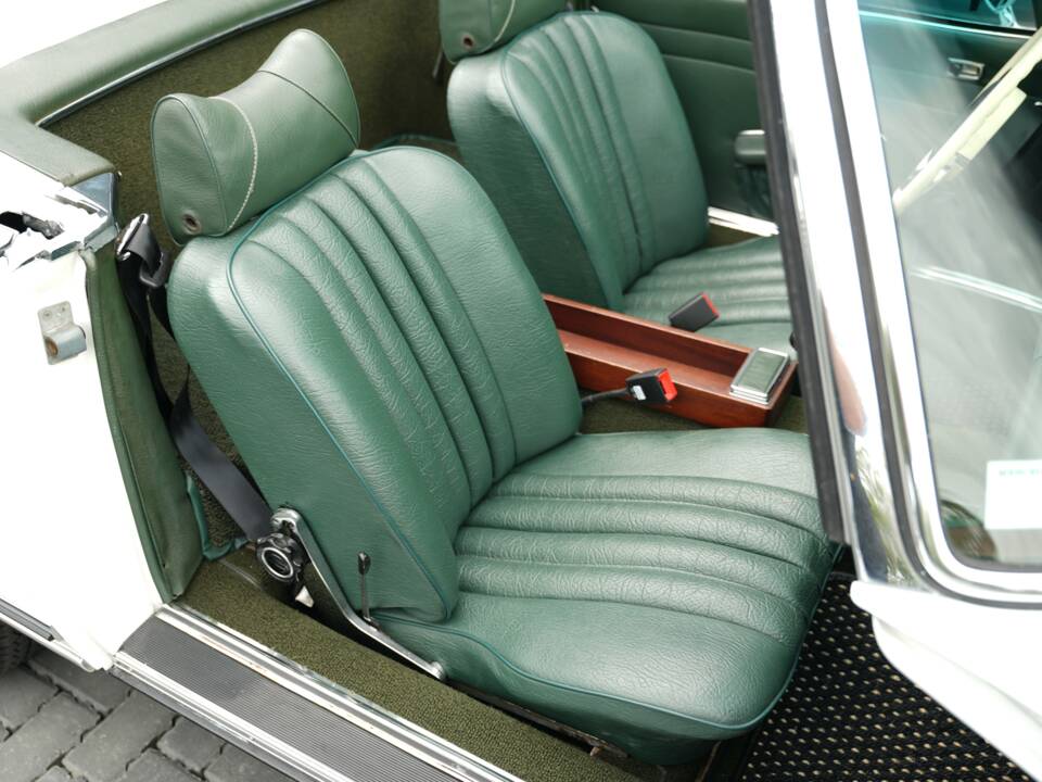 Image 13/50 de Mercedes-Benz 280 SL (1968)