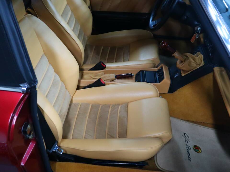 Image 12/58 de Alfa Romeo 2.0 Spider (1992)