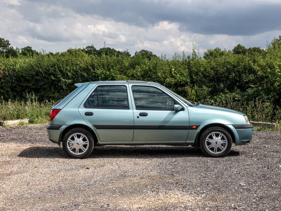 Bild 17/26 von Ford Fiesta 1.25i (2000)