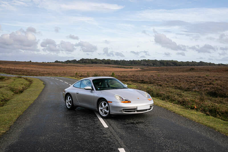 Immagine 36/39 di Porsche 911 Carrera (1998)