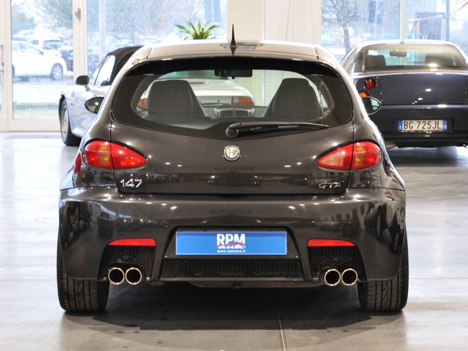 Image 8/27 of Alfa Romeo 147 3.2 GTA (2002)