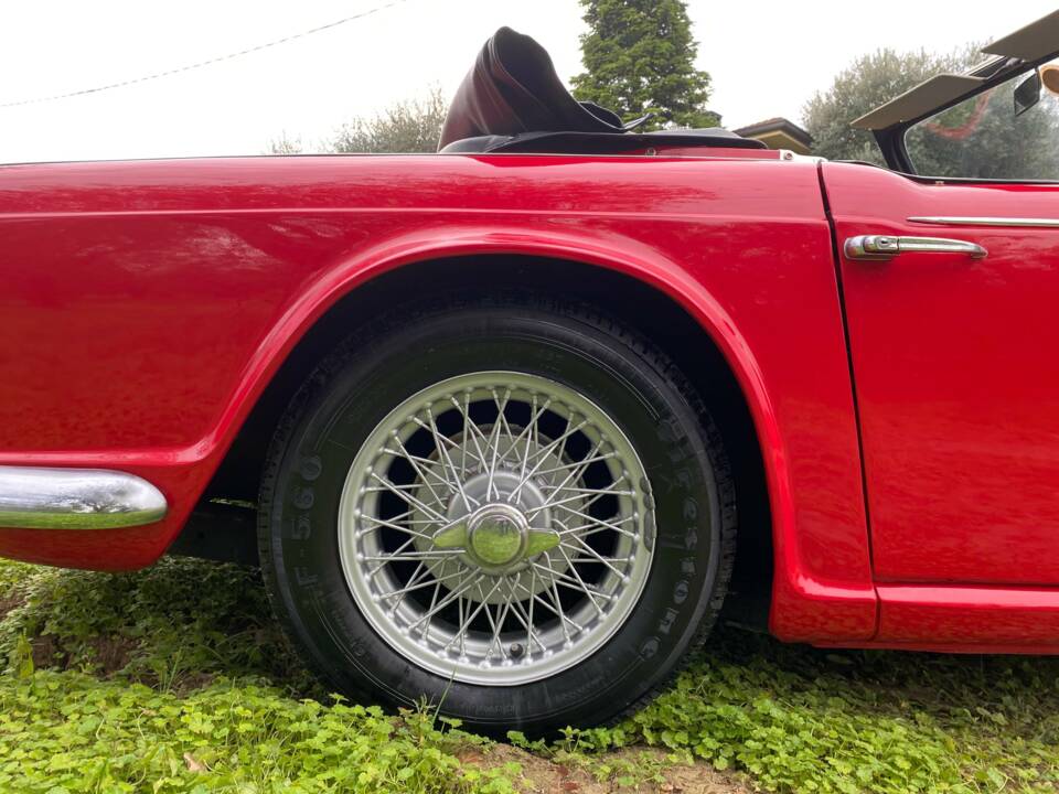 Image 21/33 of Triumph TR 4A IRS (1966)