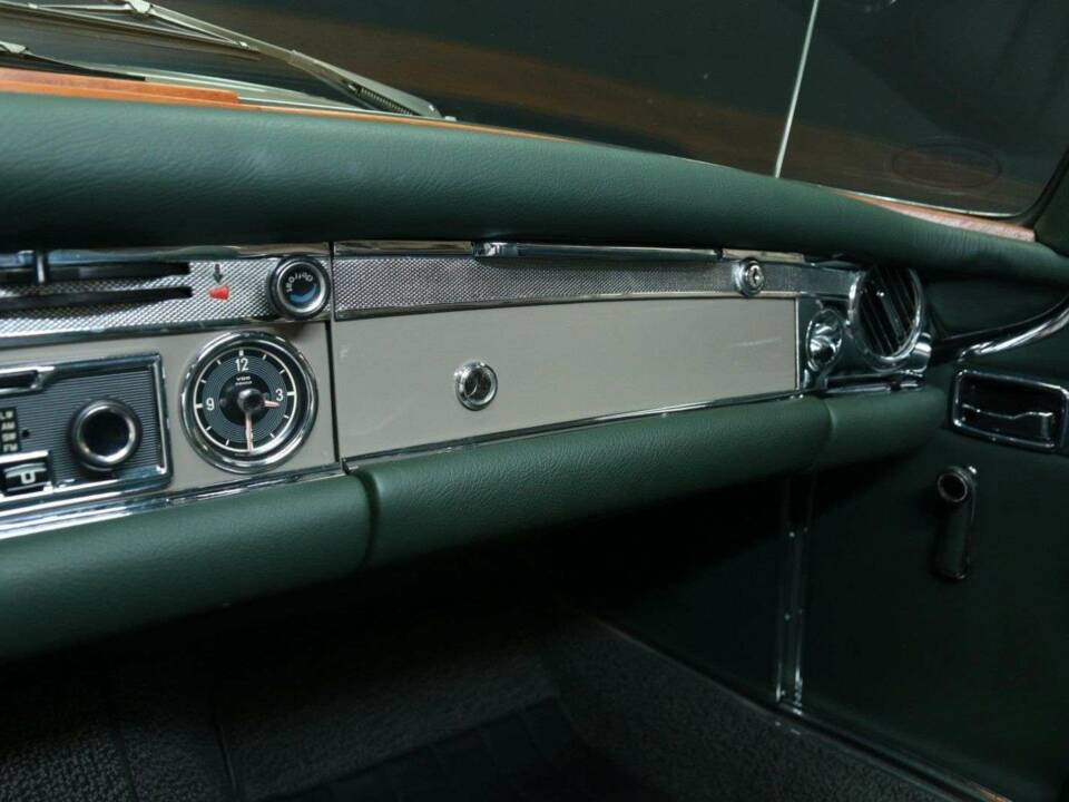 Image 21/50 de Mercedes-Benz 280 SL (1970)