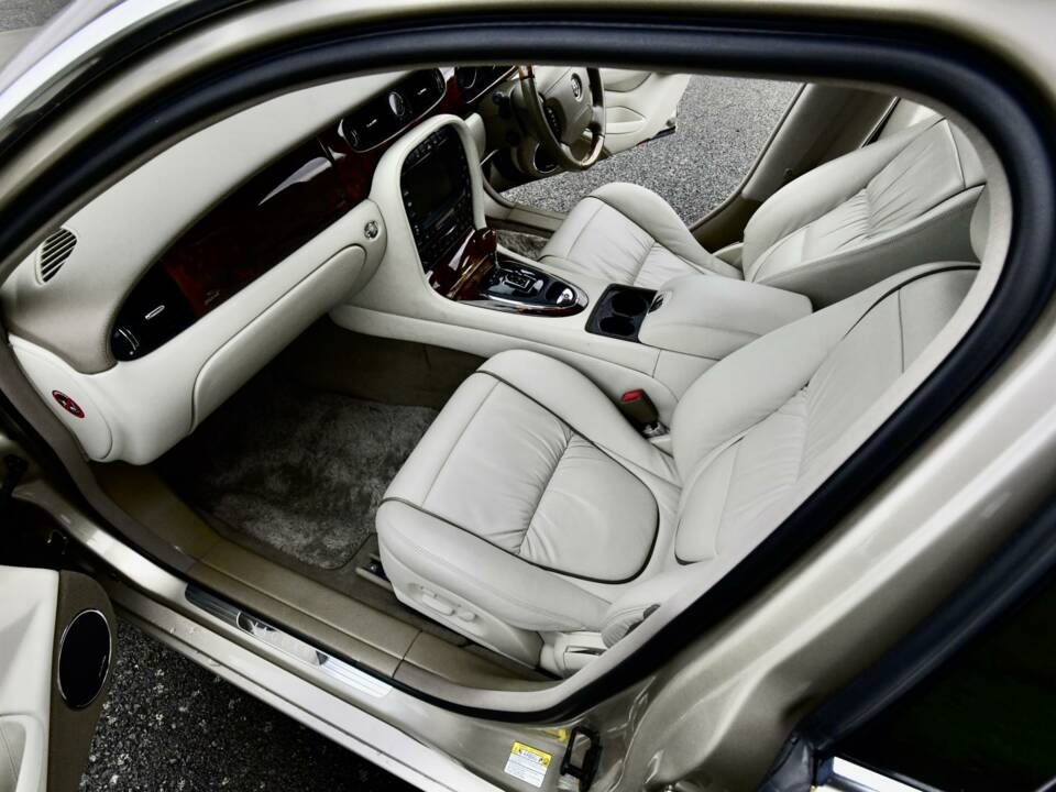 Afbeelding 31/50 van Jaguar XJ 8 4.2 (2003)