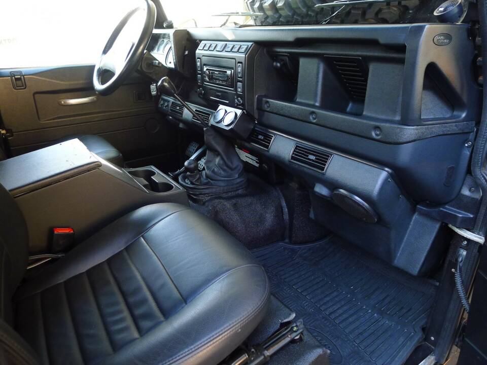 Bild 8/15 von Land Rover Defender 90 Heritage (2006)