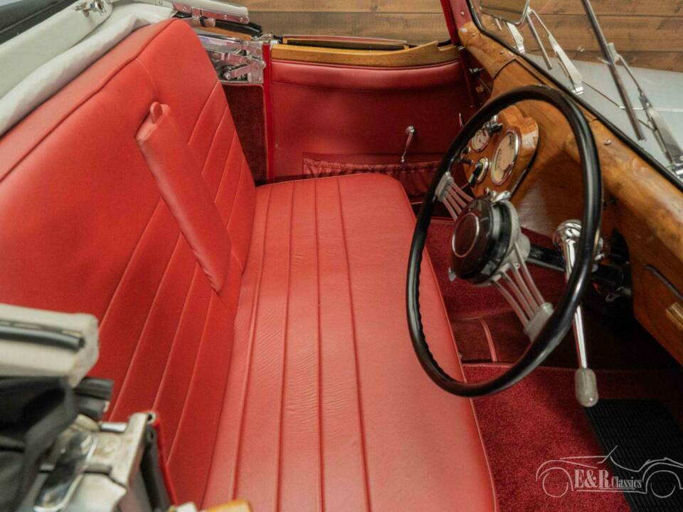 Immagine 15/19 di Triumph 2000 Roadster (1949)