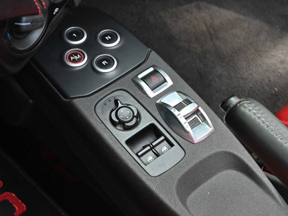 Image 24/50 of Alfa Romeo 4C Spider (2017)