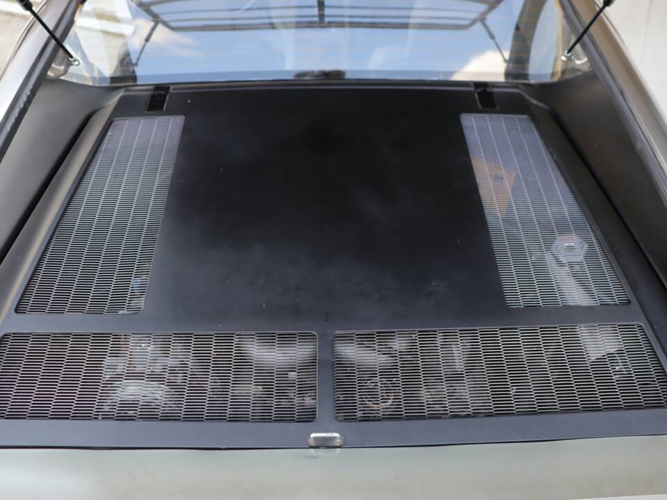 Image 46/49 of DeLorean DMC-12 (1981)