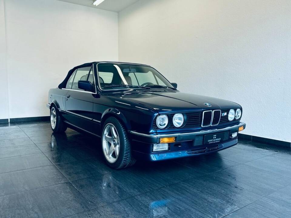 Image 4/29 de BMW 325i (1989)