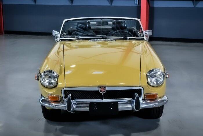 Image 2/7 de MG MGB (1973)