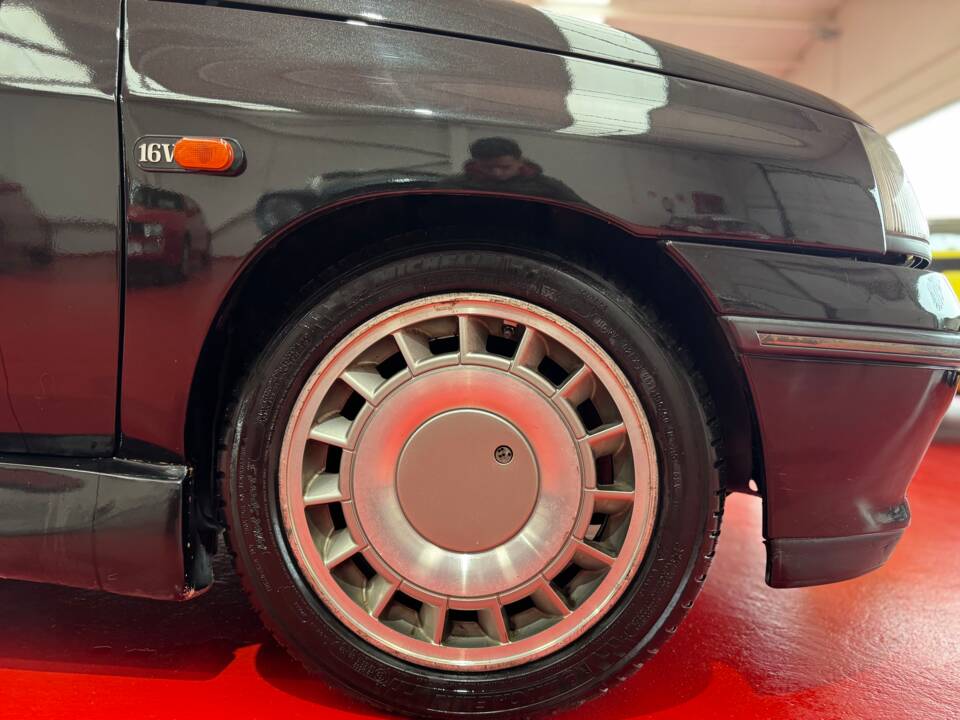 Immagine 5/23 di Renault Clio I 1.8 16V (1991)