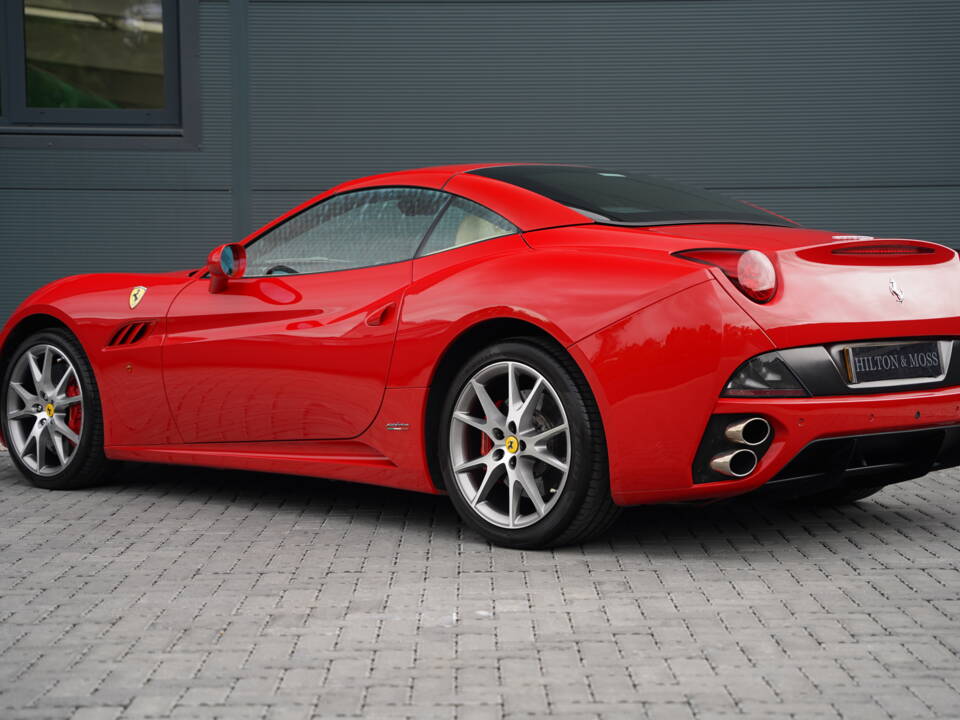 Image 26/50 of Ferrari California (2010)