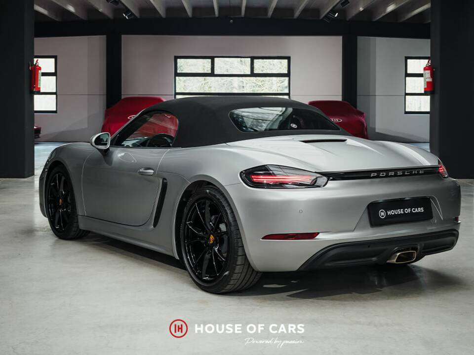 Image 9/25 of Porsche 718 Boxster (2023)