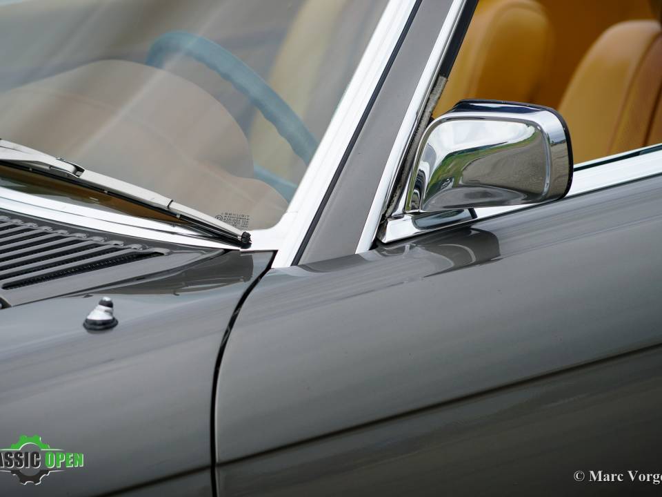 Image 24/48 of Mercedes-Benz 350 SL (1972)