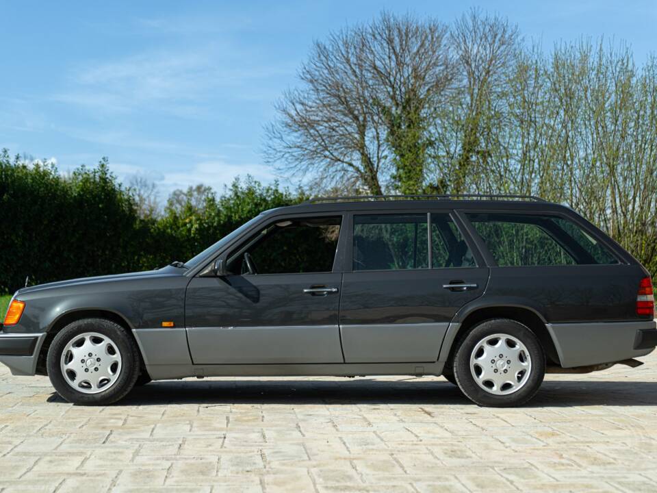 Image 4/50 of Mercedes-Benz 200 TE (1993)