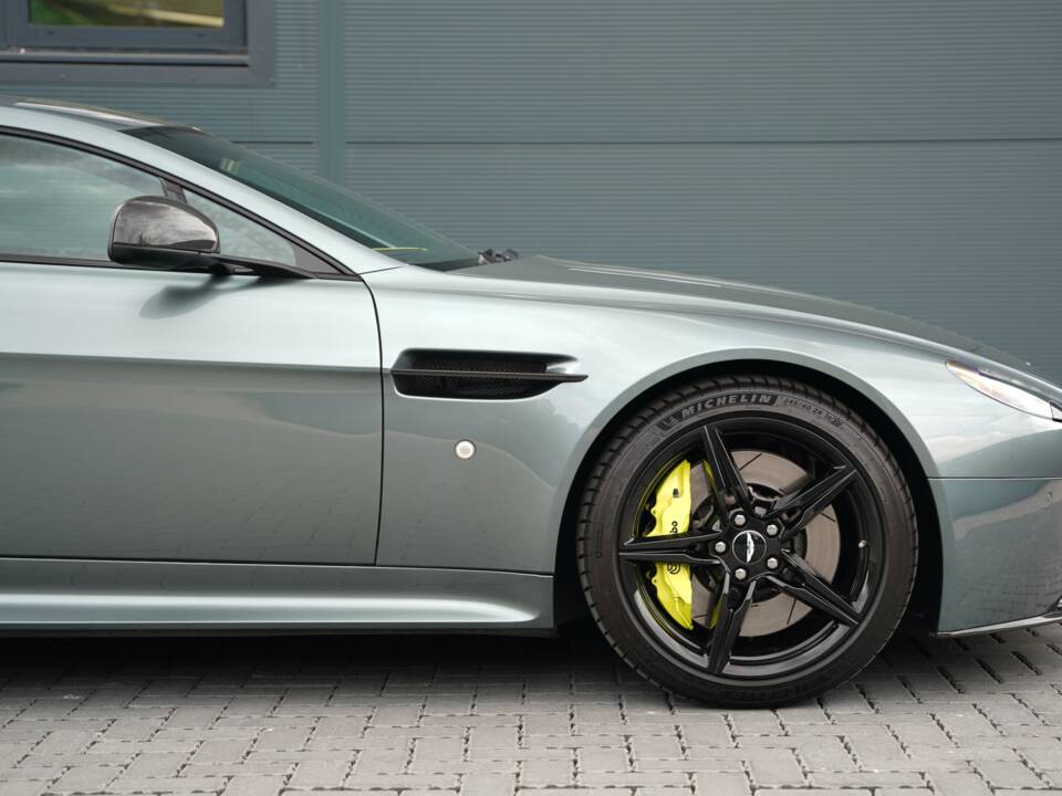 Bild 24/50 von Aston Martin V8 Vantage AMR (2018)