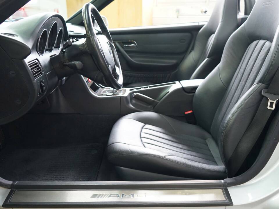 Immagine 28/50 di Mercedes-Benz SLK 32 AMG (2002)