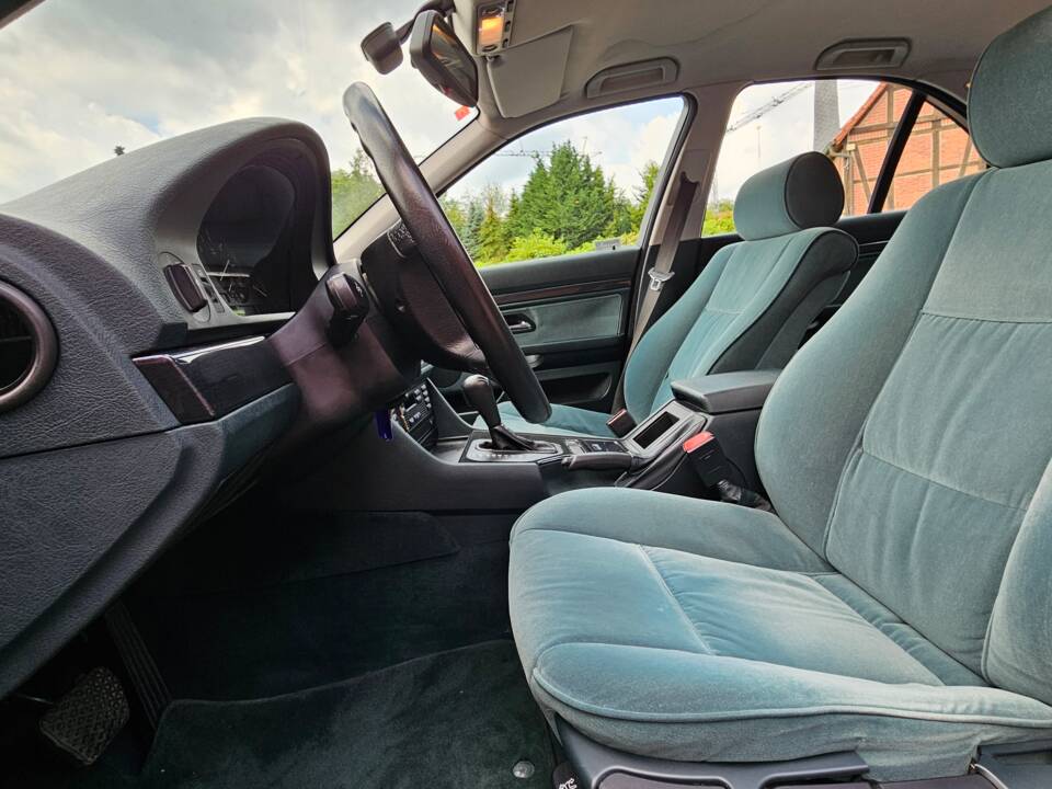 Image 17/18 of BMW 523i (1996)