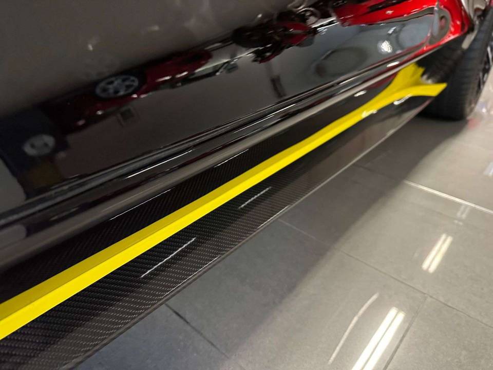 Image 16/30 of Aston Martin Vanquish (2015)