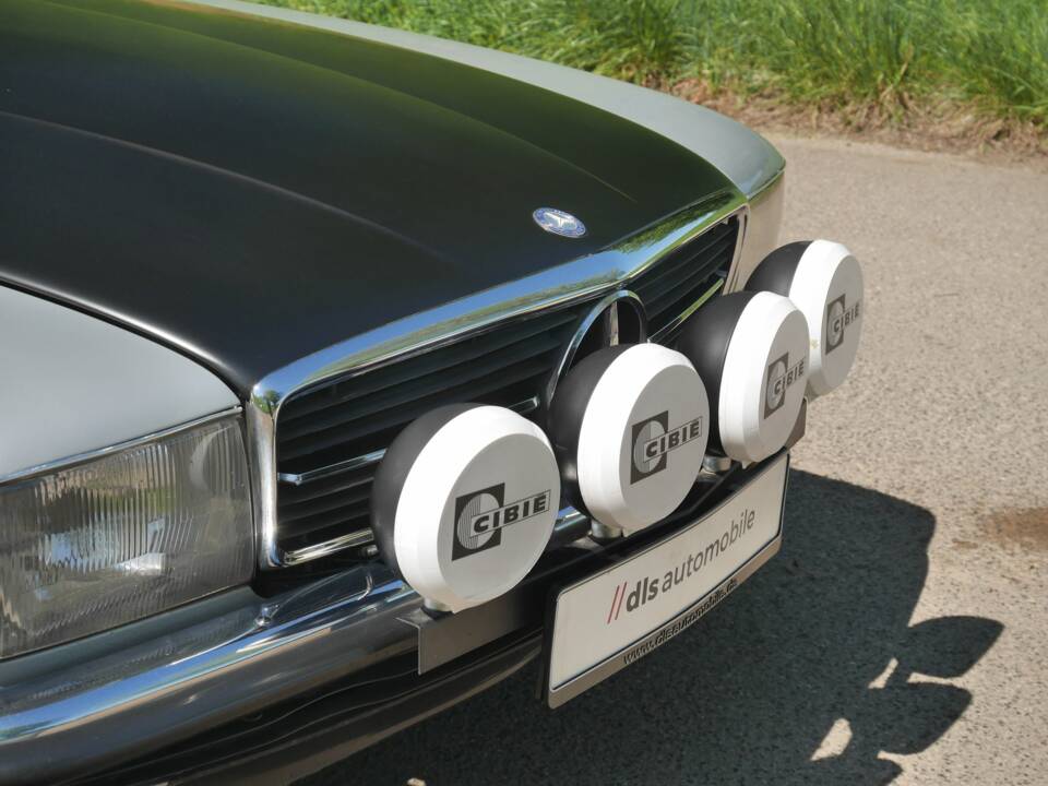 Image 25/26 of Mercedes-Benz 450 SLC (1900)